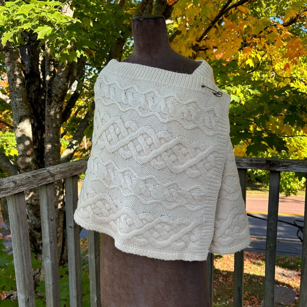 Cable Knit wrap - Pin included